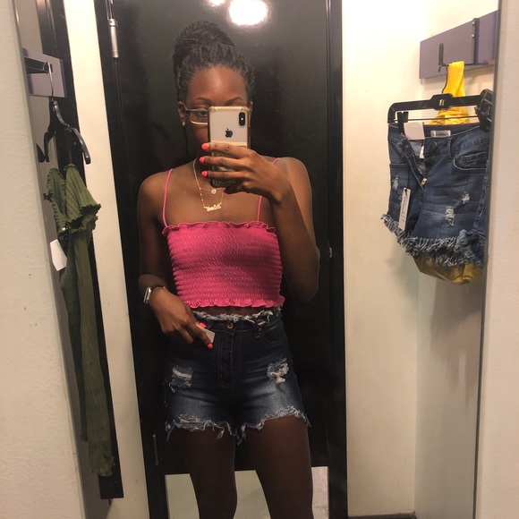 High-waisted Distressed Shorts - Picture 2 of 4